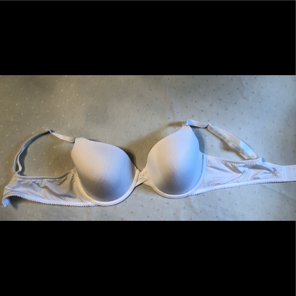 Calvin Klein white bra good used but good condition